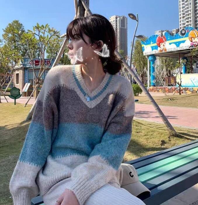 Women's V-neck Loose Color Matching Design Knitted Sweater